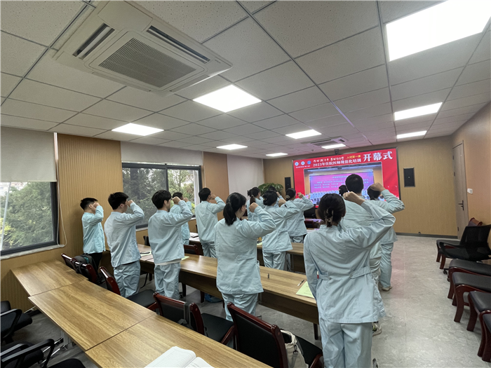 住培学员宣读誓词.JPG