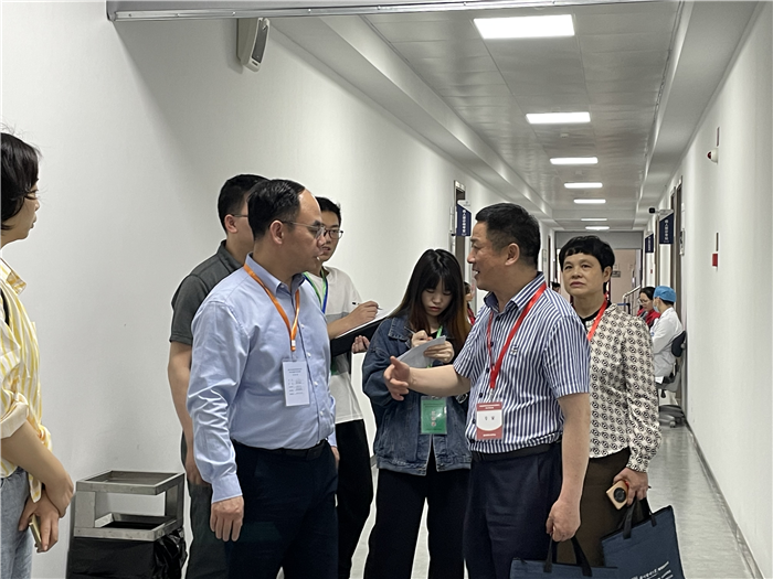 学校巡考.JPG