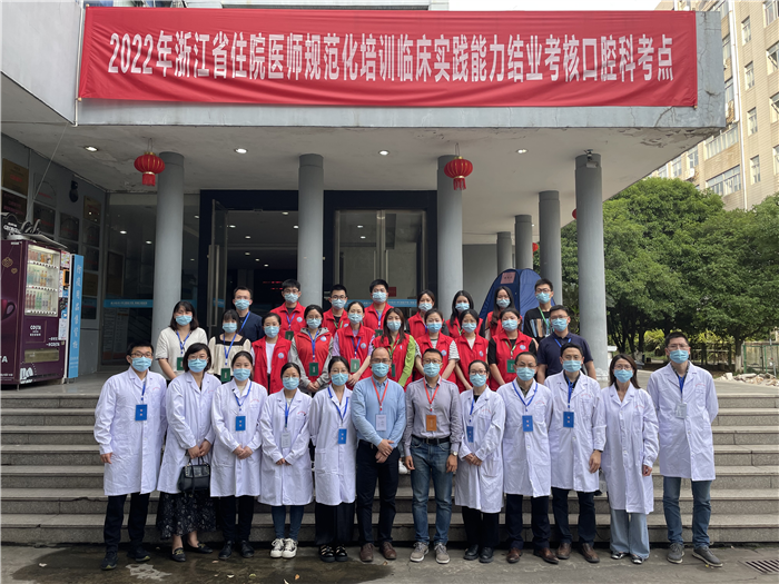 5月27日考官及考务人员合影.JPG